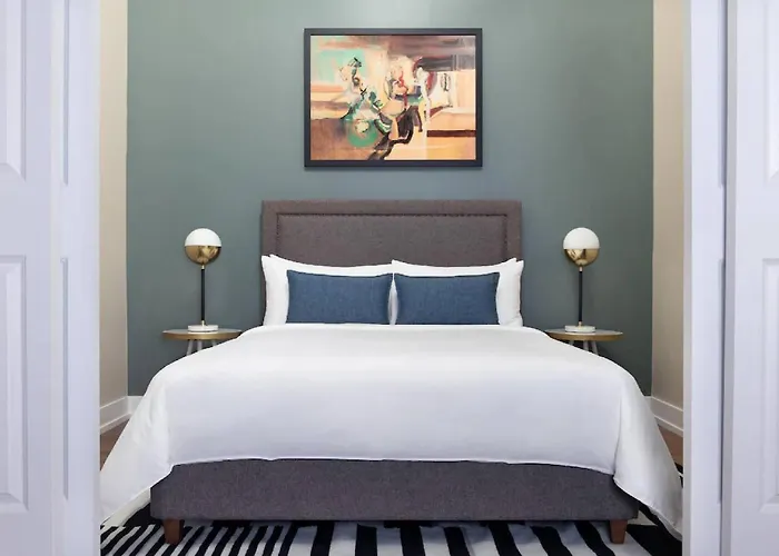 Livn Millennium Park Downtown 2br